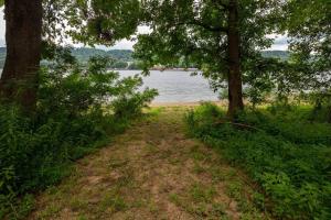 Gallery image of Riverfront Getaway, Sleeps 18, near Skiing, downtown Cincinnati, Ark, Creation Museum, and CVG 