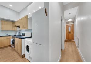 A kitchen or kitchenette at Relaxing 1BR Flat - Cozy and comfortable