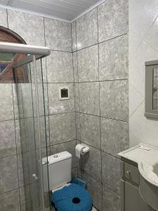 a small bathroom with a toilet and a sink at Pedacinho do céu in Cabo Frio