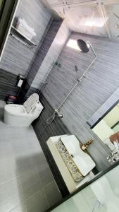 NHÀ NGHỈ ANH VĂN tesisinde bir banyo