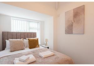 Ένα ή περισσότερα κρεβάτια σε δωμάτιο στο Cozy 3 BD House, Perfect for Large Group of 6