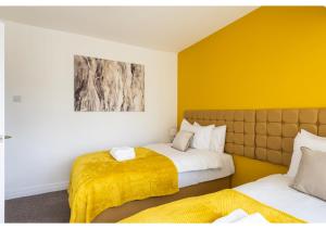Ένα ή περισσότερα κρεβάτια σε δωμάτιο στο Cozy 3 BD House, Perfect for Large Group of 6 +35 φωτογραφίες