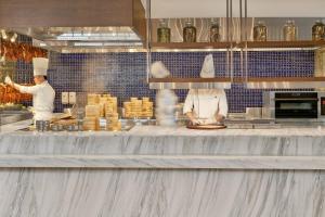 Kuchyň nebo kuchyňský kout v ubytování Daegu Marriott Hotel