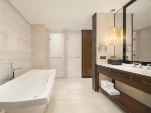 Bilik mandi di Sheraton Shanghai Jiading Hotel