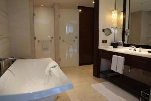 Bilik mandi di Sheraton Shanghai Jiading Hotel