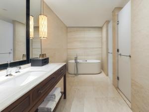 Bilik mandi di Sheraton Shanghai Jiading Hotel