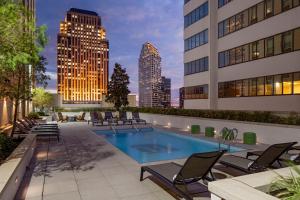 Bazén v ubytování Aloft New Orleans Downtown nebo v jeho okolí