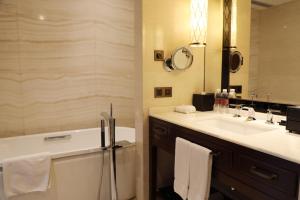 Bilik mandi di Sheraton Shanghai Jiading Hotel