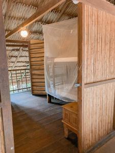 a bedroom with a bed in a wooden house at Casa Zinpar in Palomino