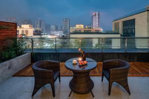 Wuyu Hotel - Chongqing Jiangbei Airport & Light Rail的阳台或露台
