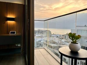a balcony with a table and a view of the ocean at Apartamento vista al mar, Barranco, The Modern in Lima