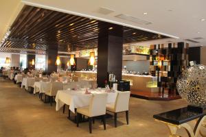 A restaurant or other place to eat at Ramada Plaza Weifang