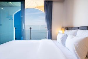 Postel nebo postele na pokoji v ubytování Hound Hotel Ulsan