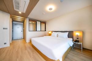 Postel nebo postele na pokoji v ubytování Hound Hotel Ulsan