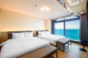 Postel nebo postele na pokoji v ubytování Hound Hotel Ulsan