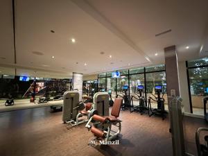 مركز اللياقة و/أو مرافق اللياقة في Manzil - 1BR in Anantara The Palm with Private Beach & Burj View, Palm Jumeirah