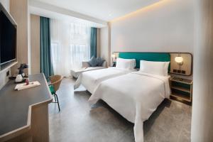 Postel nebo postele na pokoji v ubytování VIVERE Hotel, ARTOTEL Curated