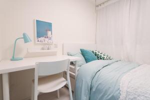 Postel nebo postele na pokoji v ubytování Miyako Shinjuku Hotel 都-新宿-