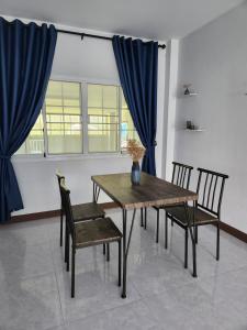 Posezení v ubytování Baan Fah Chiang Rai