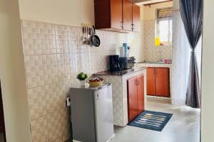 Η κουζίνα ή μικρή κουζίνα στο Cozy Apt, Near Acacia Mall, UnLtd WIFI, Netflix,