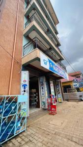 Το κτήριο όπου στεγάζεται  το διαμέρισμα