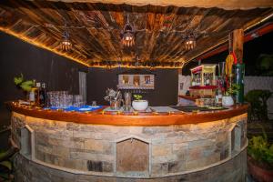 A área de bar ou lounge em Majheri Resort and Spa