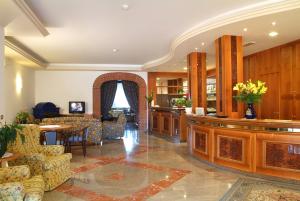 Lobbyen eller receptionen på Hotel Alla Dolina