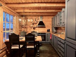 Kuchyň nebo kuchyňský kout v ubytování Villa Tsahkal Kilpisjärvi