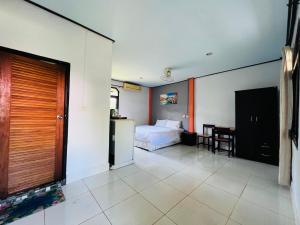 En eller flere senger på et rom på Prukrom Lanta Guesthouse