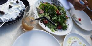 Φαγητό σε αυτό το διαμέρισμα ή κάπου εκεί κοντά