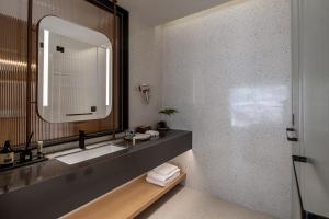 Fotografia z galérie ubytovania Tingjian Twenty-three Bay Rock Wall Private Soup Designer Homestay v destinácii Yixing