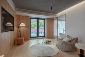 Fotografia z galérie ubytovania Tingjian Twenty-three Bay Rock Wall Private Soup Designer Homestay v destinácii Yixing