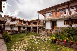 a view of a house with a yard at Sumaq Wayra in Yanque