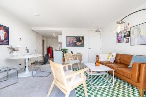 Zona de estar de 2BR Penthouse with Breathtaking View! - Hosted by CanStay