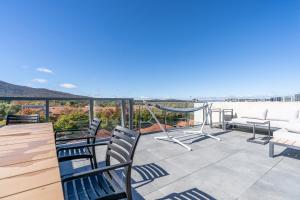 Un balcón o terraza de 2BR Penthouse with Breathtaking View! - Hosted by CanStay