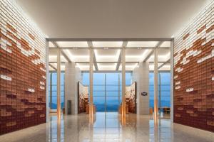 Ο χώρος του λόμπι ή της ρεσεψιόν στο Hampton by Hilton Hangzhou Liangzhu