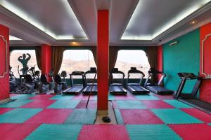 a gym with treadmills and exercise bikes in a room at فندق الفالح للوحدات الفندقيه in Al Baha
