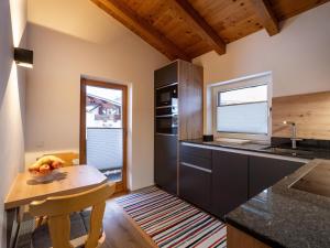 Kuchyňa alebo kuchynka v ubytovaní Ferienwohnung HOAMAT