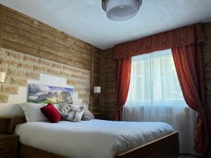 Postel nebo postele na pokoji v ubytování Hotel Rododendro Val di Fassa
