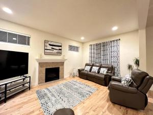 a living room with a couch and a fireplace at EV4 DREAMZ VILLA Spacious and cozy in Everett