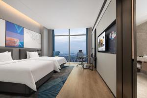 Ένα ή περισσότερα κρεβάτια σε δωμάτιο στο Hampton by Hilton Hangzhou Liangzhu