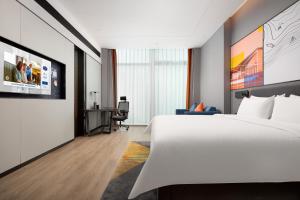Ένα ή περισσότερα κρεβάτια σε δωμάτιο στο Hampton by Hilton Hangzhou Liangzhu