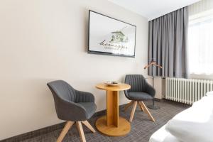 a hotel room with two chairs and a table at Gästehaus Hornegger in Mayrhofen