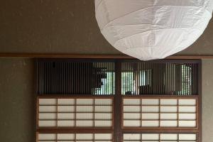 Galeri foto 庭付き和モダン平屋の一棟貸し 居庵 iori-ori 小さな森に住む di Shiigi