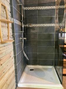 Gallery image of Tiny house bois cosy « Halte là » in La Possession +11 photos