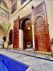 Bazén v ubytování Riad Touhfa Kasbah Marrakech nebo v jeho okolí