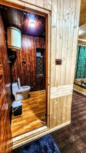 Kupatilo u objektu Nigeen Residency Resort -The Lake View Resort