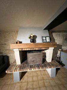 a table with a fireplace in a living room at Appartement privatif de 60 m2 dans belle Maison proche de Disney et Paris in Villiers-sur-Marne