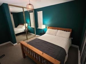 a bedroom with a large bed and a mirror at Woodstock Wow! Apt Close to Belfast City Centre in Belfast