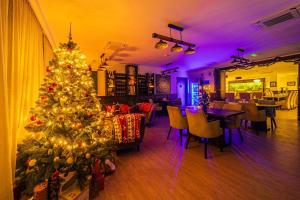 Reštaurácia alebo iné gastronomické zariadenie v ubytovaní Park Boutique Hotel Bük